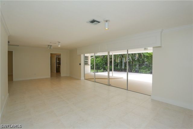 2901 Crayton RD, Naples, FL 34103