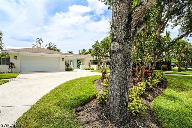2901 Crayton RD, Naples, FL 34103