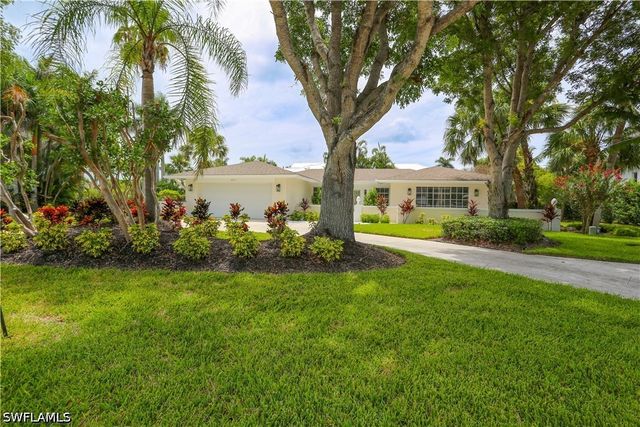 2901 Crayton RD, Naples, FL 34103