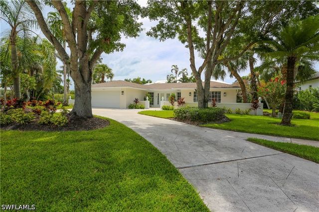 2901 Crayton RD, Naples, FL 34103