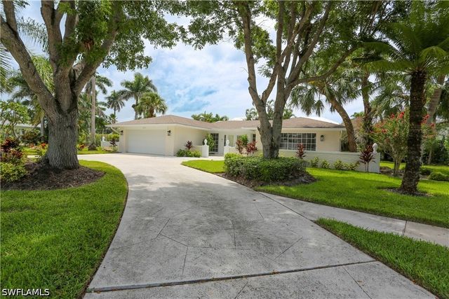 2901 Crayton RD, Naples, FL 34103