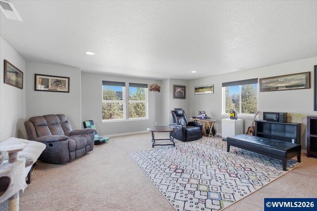 3800 Gusty Pl NE, Albany, OR 97321