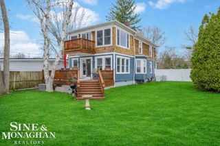 142 St Clair River Drive, Algonac, MI 48001
