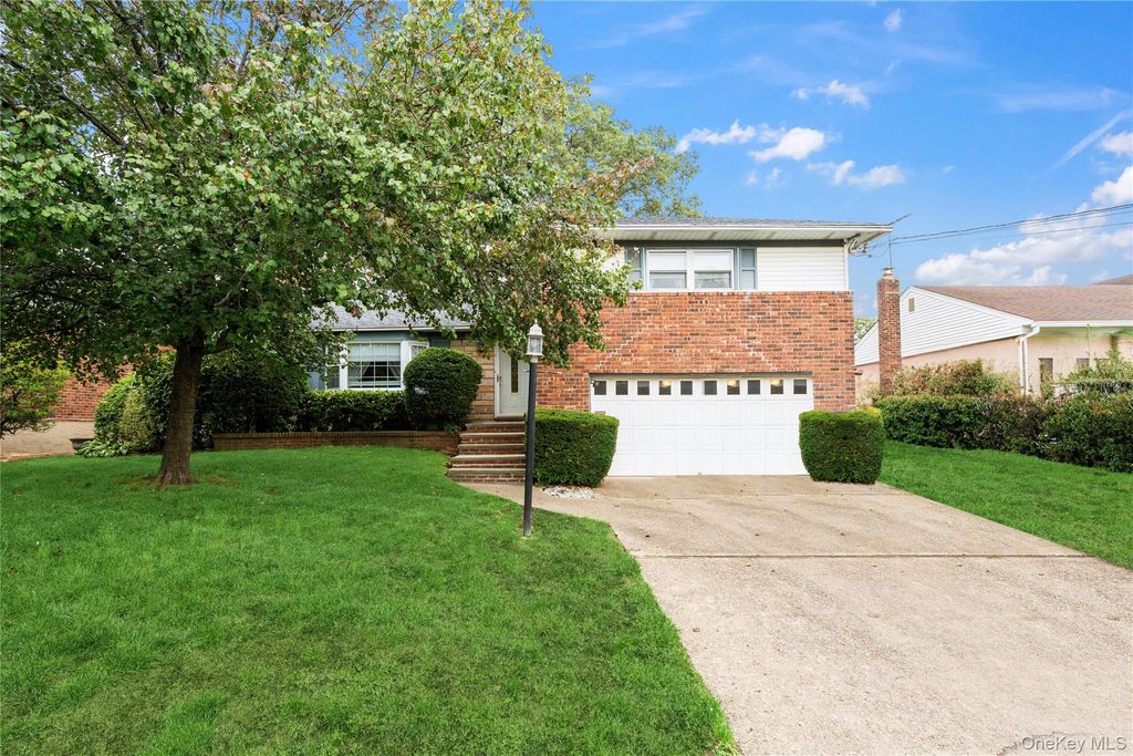 18 Kirkwood Drive, Glen Cove, NY 11542