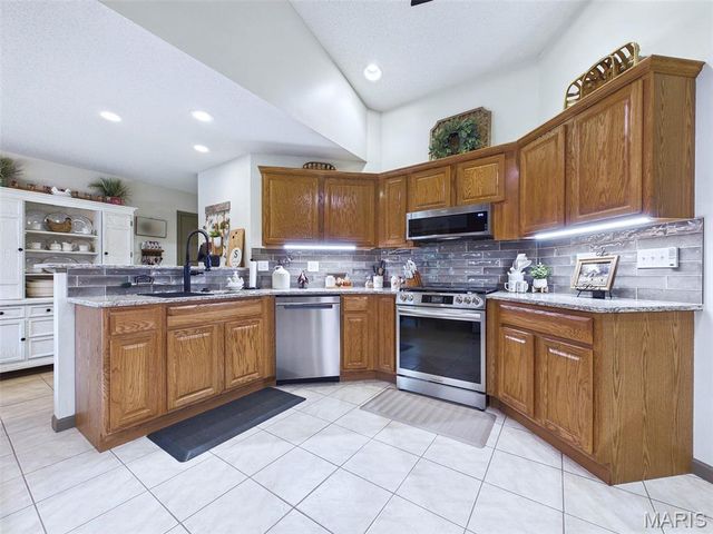 1168 N 6th Street, Wood River, IL 62095