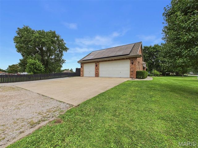 1168 N 6th Street, Wood River, IL 62095