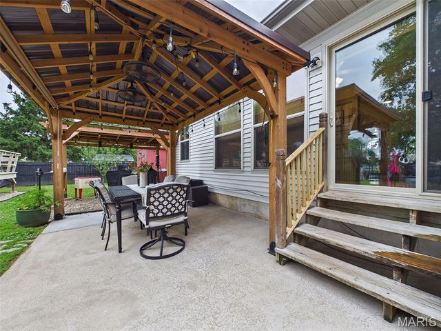 1168 N 6th Street, Wood River, IL 62095