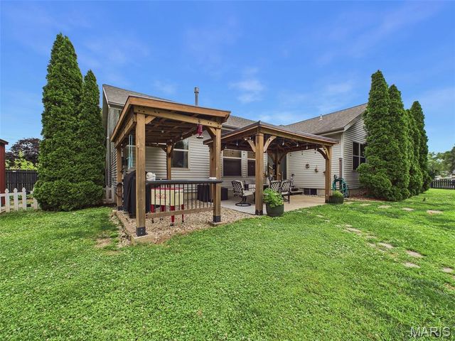 1168 N 6th Street, Wood River, IL 62095