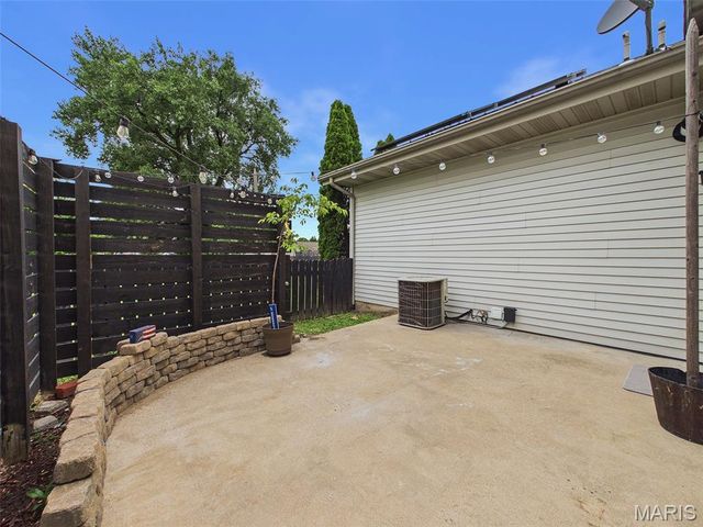 1168 N 6th Street, Wood River, IL 62095