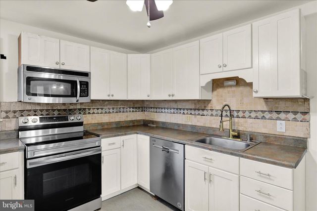 302 ELMWOOD AVE, Reading, PA 19609