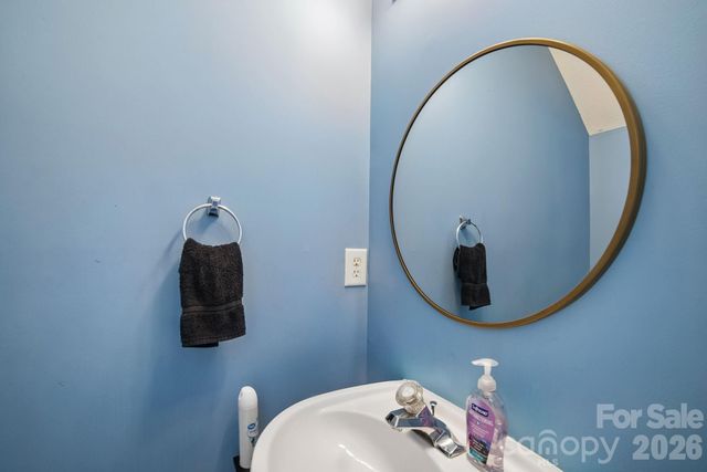 5427 Kimmerly Woods Drive, Charlotte, NC 28215