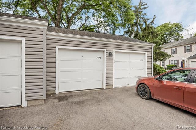 38718 Barnstable Lane, Clinton Township, MI 48038