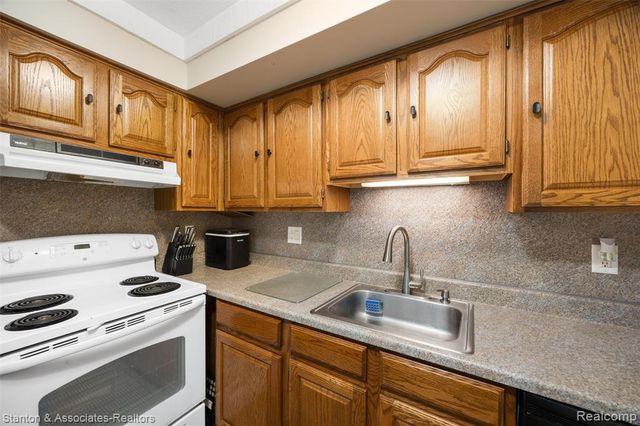 38718 Barnstable Lane, Clinton Township, MI 48038