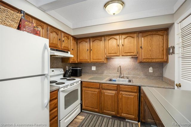 38718 Barnstable Lane, Clinton Township, MI 48038