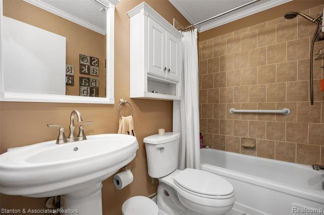 38718 Barnstable Lane, Clinton Township, MI 48038