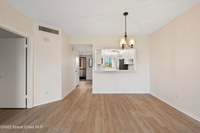 6165 S Mirror Lake Drive W, 307, Sebastian, FL 32958
