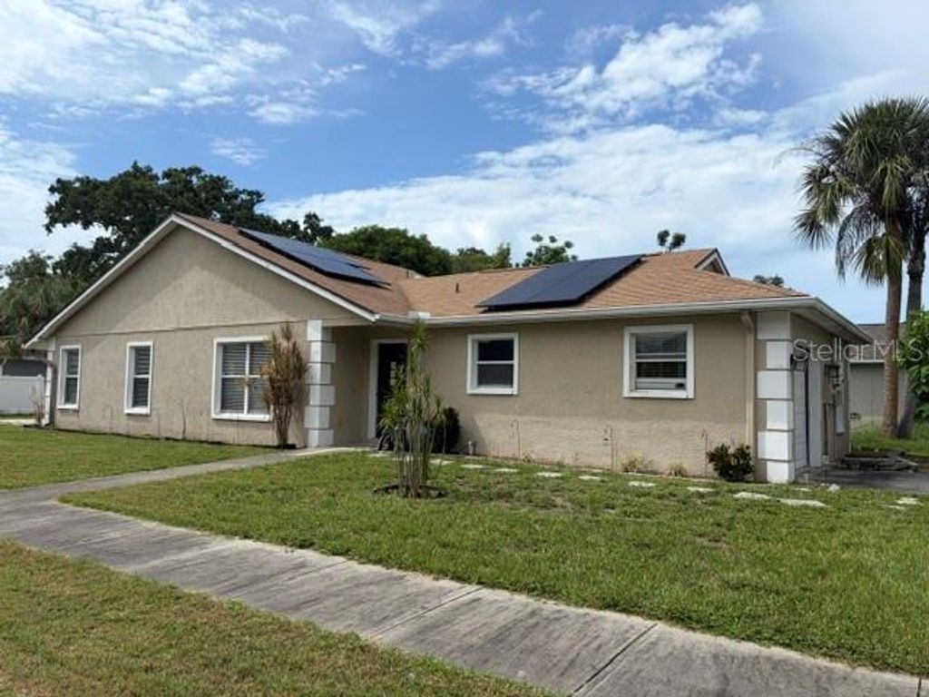 Image 1 of property listing at 914 NICHOLSON ST, Clearwater, FL 33755