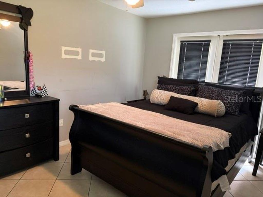 Image 13 of property listing at 914 NICHOLSON ST, Clearwater, FL 33755