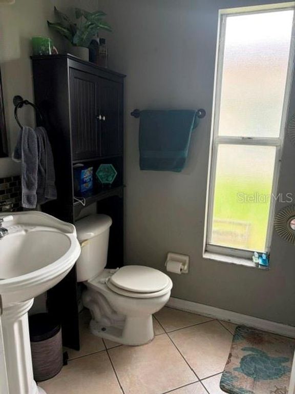 Image 16 of property listing at 914 NICHOLSON ST, Clearwater, FL 33755