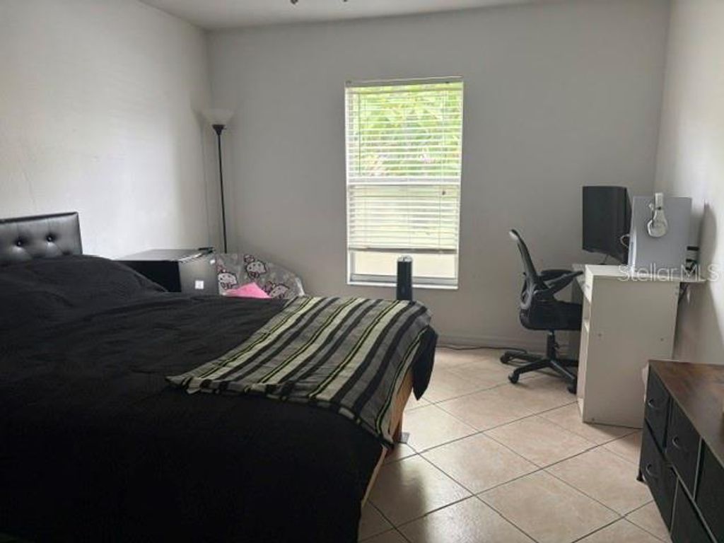 Image 17 of property listing at 914 NICHOLSON ST, Clearwater, FL 33755