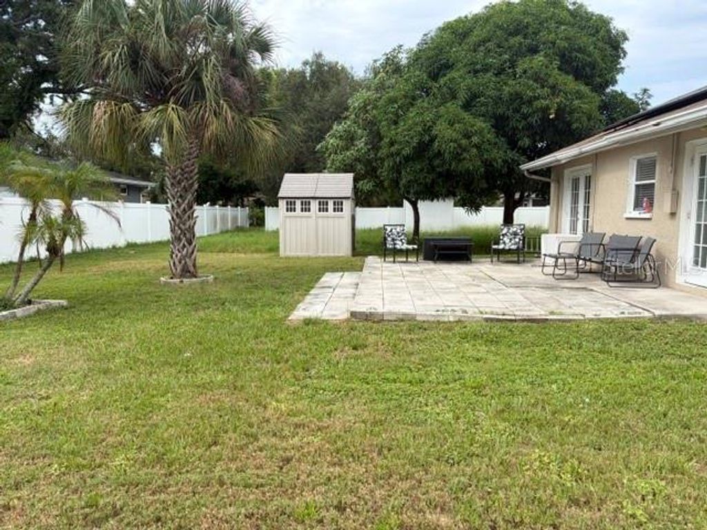Image 19 of property listing at 914 NICHOLSON ST, Clearwater, FL 33755