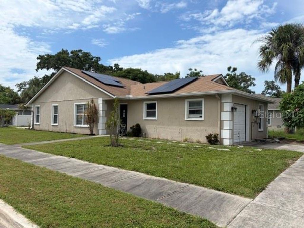 Image 22 of property listing at 914 NICHOLSON ST, Clearwater, FL 33755