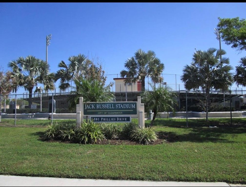 Image 24 of property listing at 914 NICHOLSON ST, Clearwater, FL 33755