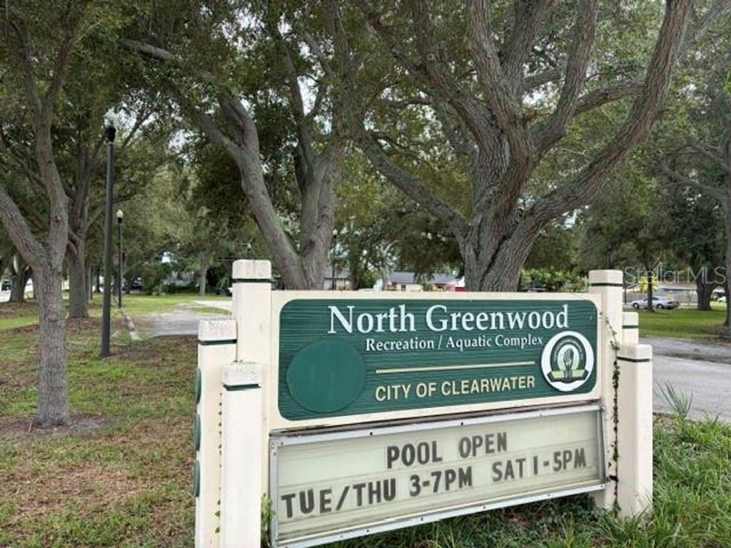 Image 25 of property listing at 914 NICHOLSON ST, Clearwater, FL 33755