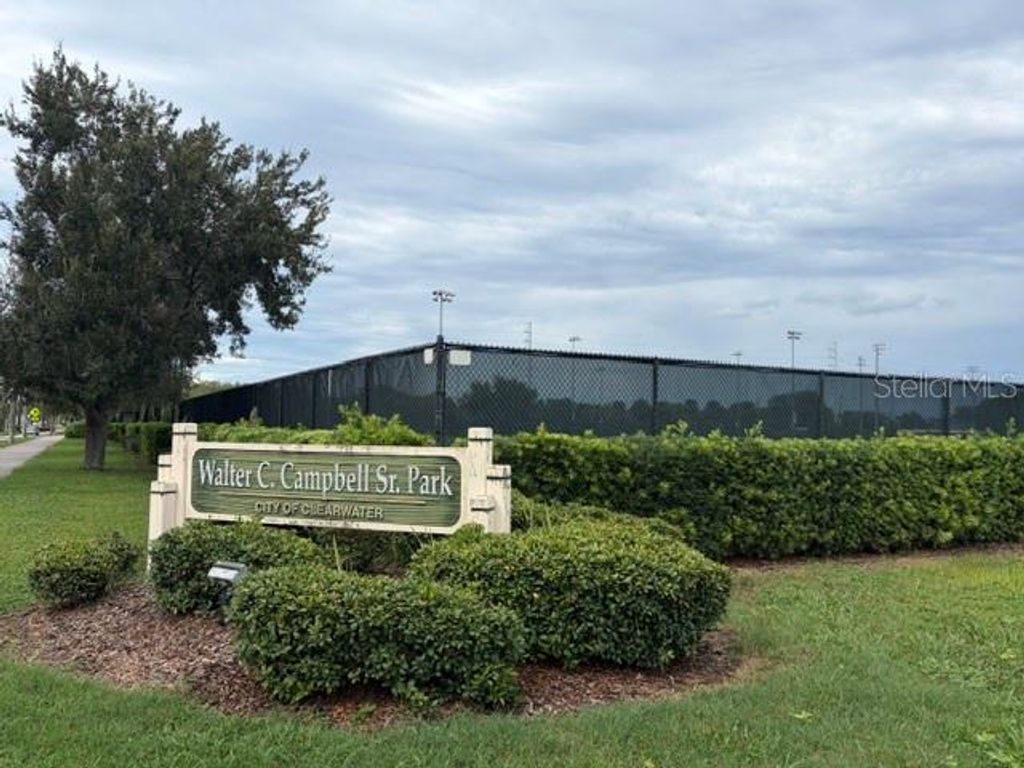 Image 26 of property listing at 914 NICHOLSON ST, Clearwater, FL 33755