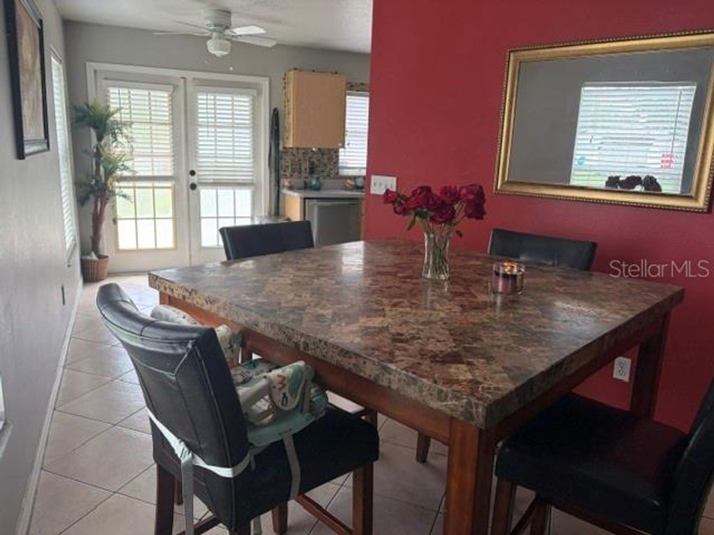 Image 6 of property listing at 914 NICHOLSON ST, Clearwater, FL 33755