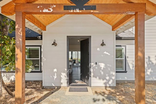 21379 N Mann Rd, Acampo, CA 95220