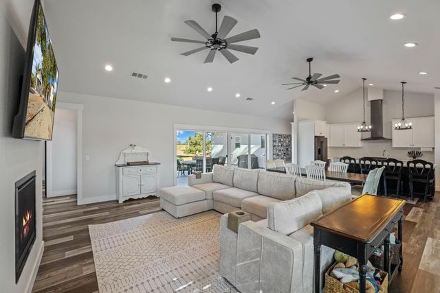 21379 N Mann Rd, Acampo, CA 95220