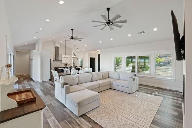 21379 N Mann Rd, Acampo, CA 95220