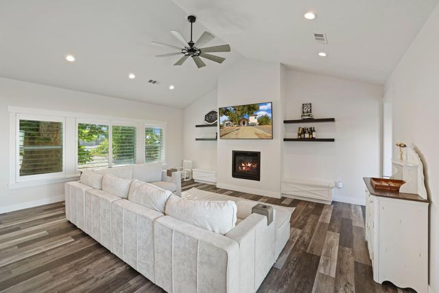 21379 N Mann Rd, Acampo, CA 95220
