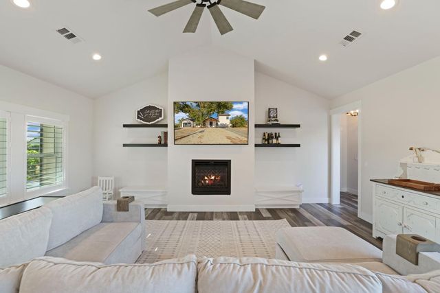 21379 N Mann Rd, Acampo, CA 95220