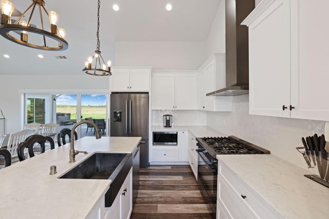 21379 N Mann Rd, Acampo, CA 95220