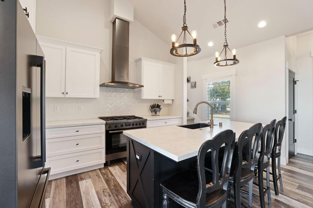 21379 N Mann Rd, Acampo, CA 95220