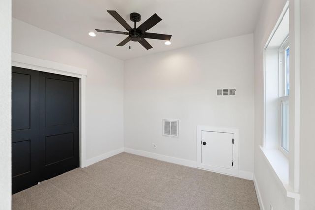 21379 N Mann Rd, Acampo, CA 95220
