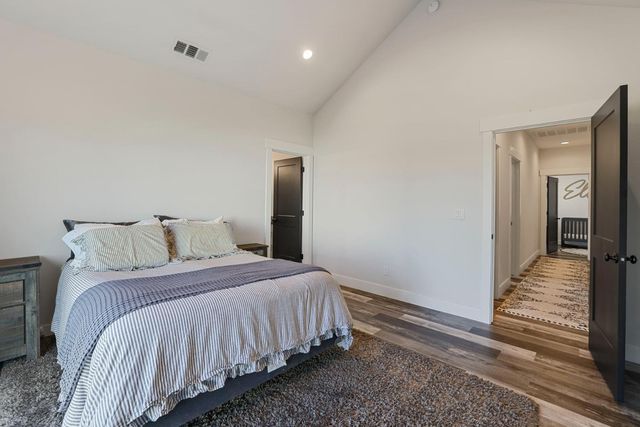 21379 N Mann Rd, Acampo, CA 95220