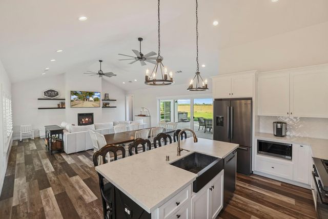 21379 N Mann Rd, Acampo, CA 95220