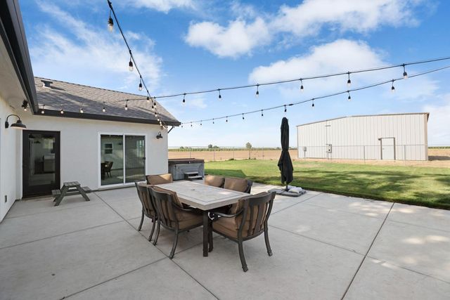 21379 N Mann Rd, Acampo, CA 95220