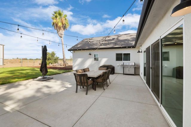 21379 N Mann Rd, Acampo, CA 95220