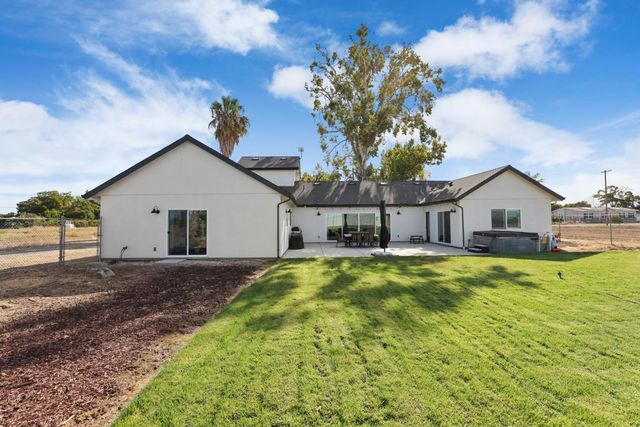 21379 N Mann Rd, Acampo, CA 95220