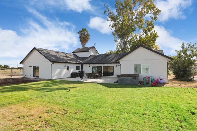 21379 N Mann Rd, Acampo, CA 95220