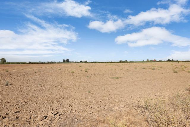 21379 N Mann Rd, Acampo, CA 95220
