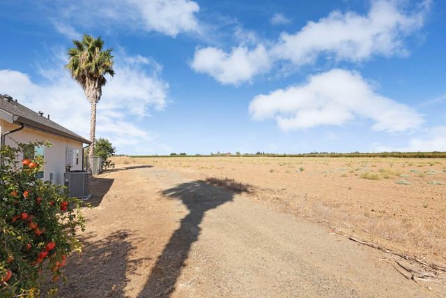 21379 N Mann Rd, Acampo, CA 95220