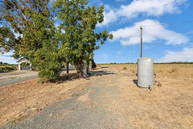 21379 N Mann Rd, Acampo, CA 95220
