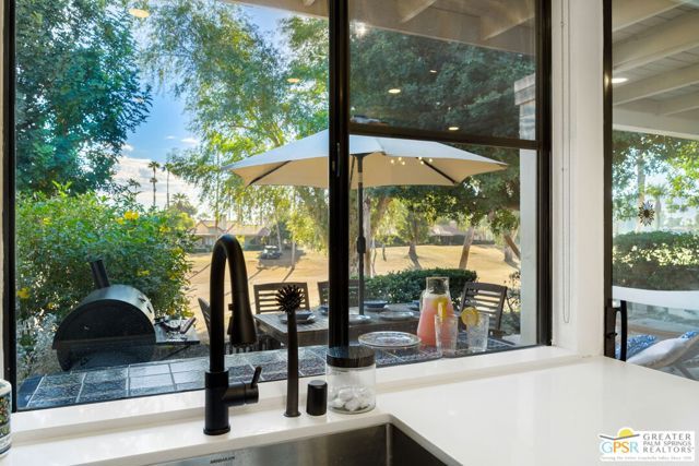 298 San Vicente Circle, Palm Desert, CA 92260