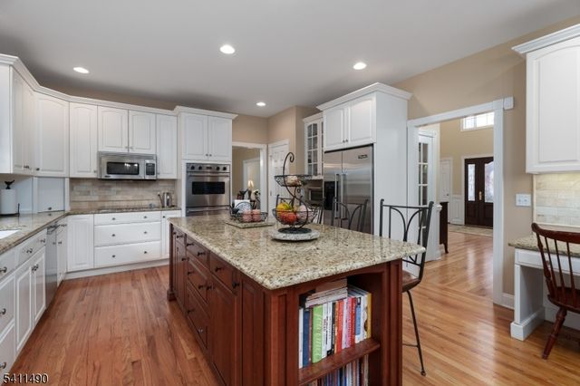 7 Silver Maple Ct, Montgomery Twp., NJ 08502