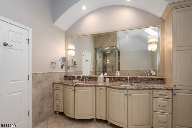 7 Silver Maple Ct, Montgomery Twp., NJ 08502